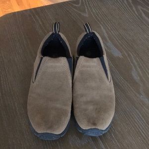 Men’s Size 6.5 brown suede loafer